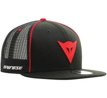 Cargar imagen en el visor de la galería, Dainese 9Fifty Trucker Snapback Cap Black/Red - One Size