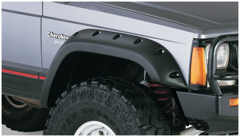 Guardabarros de estilo recortado Bushwacker 84-01 para Jeep Cherokee, 2 piezas, apto solo para utilitarios deportivos de 4 puertas, color negro