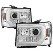 Cargar imagen en el visor de la galería, Spyder GMC Sierra 1500/2500/3500 07-13 V2 Projector Headlights - Chrome PRO-YD-GS07V2-LBDRL-C