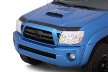 Cargar imagen en el visor de la galería, Protector de capó de acrílico de perfil bajo Aeroskin para Toyota Tacoma AVS 12-15, color ahumado