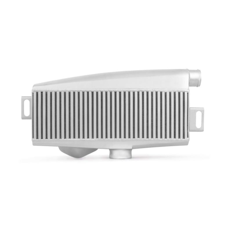 Kit de intercooler de montaje superior Mishimoto Subaru WRX 02-07/STi 04-07: mangueras plateadas y rojas recubiertas de polvo