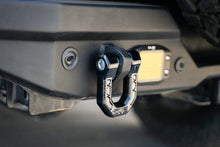 Cargar imagen en el visor de la galería, DV8 Offroad Elite Series D-Ring Shackles - Pair (Black)