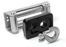 Cargar imagen en el visor de la galería, Daystar Winch Isolator Roller Black