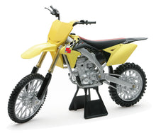 Cargar imagen en el visor de la galería, New Ray Toys Suzuki RM-Z450 Dirt Bike/ Scale - 1:6