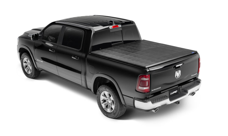 Lund 02-17 Dodge Ram 1500 (caja de 8 pies, no incluye cajas con Rambox) Cubierta de lona plegable triple Genesis, color negro