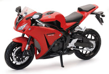 Cargar imagen en el visor de la galería, New Ray Toys 2016 Honda CBR1000RR Sport Bike (Red)/ Scale - 1:12