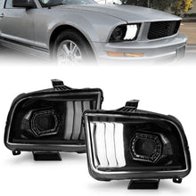 Cargar imagen en el visor de la galería, Faros delanteros con proyector ANZO 05-09 Ford Mustang (solo con halógeno de fábrica HL) con carcasa negra y barra de luces