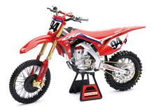 Cargar imagen en el visor de la galería, New Ray Toys HRC CR450R Factory Team (Ken Roczen #94)/ Scale - 1:6