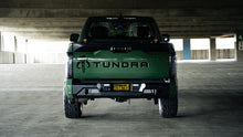 Cargar imagen en el visor de la galería, Parachoques trasero de la serie MTO de Toyota Tundra DV8 Offroad 2022-2023