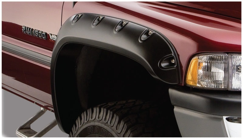 Guardabarros estilo bolsillo Bushwacker Dodge Ram 1500 94-01, 2 piezas, color negro