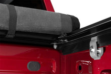 Cargar imagen en el visor de la galería, Lund 19-23 Chevrolet Silverado 1500 (5.5ft. Bed) Genesis Elite Roll Up Tonneau Cover - Black