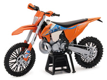 Cargar imagen en el visor de la galería, New Ray Toys KTM 300 EXC TPI Enduro Bike/ Scale - 1:12