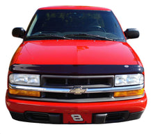 Cargar imagen en el visor de la galería, AVS 98-01 GMC Envoy High Profile Bugflector II Hood Shield - Smoke