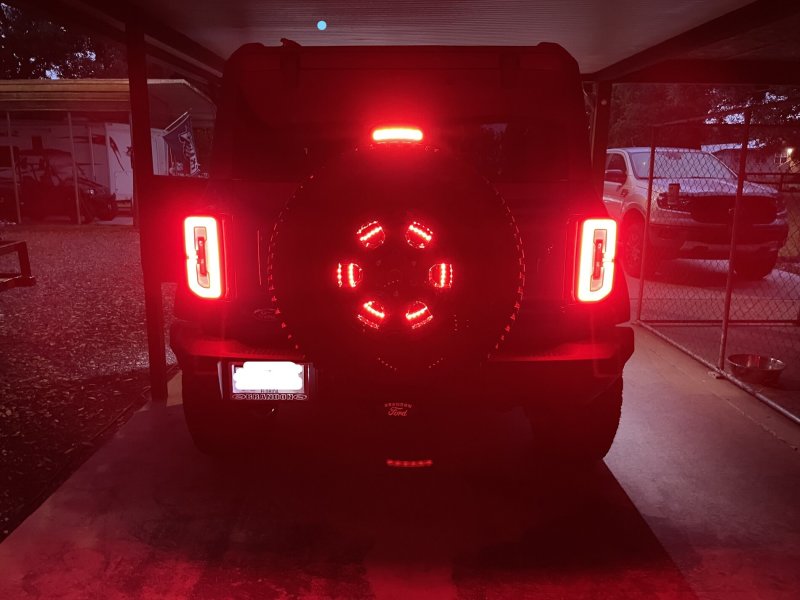 Tercera luz de freno con aro de rueda iluminado con LED de Oracle (rojo) VER GARANTÍA