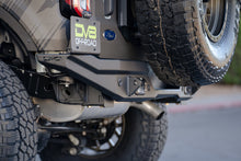 Cargar imagen en el visor de la galería, Parachoques trasero DV8 Offroad 21-22 Ford Bronco serie FS-15