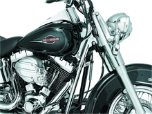 Cargar imagen en el visor de la galería, Kuryakyn Downtube Covers 00-06 Softail Chrome