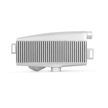 Cargar imagen en el visor de la galería, Kit de intercooler de montaje superior Mishimoto Subaru WRX 02-07/STi 04-07: mangueras plateadas y azules recubiertas de polvo