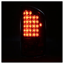 Cargar imagen en el visor de la galería, Luz trasera LED Spyder Dodge Ram 02-06 1500/Ram 2500/3500 03-06 roja transparente ALT-YD-DRAM02-LED-RC