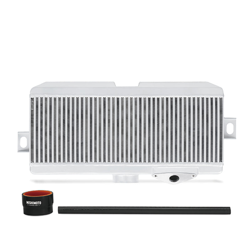 Kit de intercooler de montaje superior Mishimoto Subaru WRX STi 08-15: mangueras plateadas y negras recubiertas de polvo