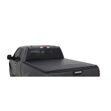 Cargar imagen en el visor de la galería, Lund 02-17 Dodge Ram 1500 (caja de 8 pies, no incluye cajas con Rambox) Cubierta de lona plegable triple Genesis, color negro