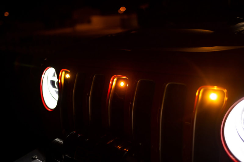 Luces de posición ámbar con parrilla Jeep JL DV8 Offroad 2018+