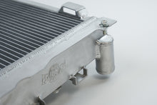 Cargar imagen en el visor de la galería, CSF 84-88 Mercedes-Benz W201 190E 2.3L - 16 w/ A/C High Performance Aluminum Radiator