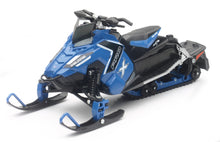 Cargar imagen en el visor de la galería, New Ray Toys Polaris Switchback Pro-X 800 Snowmobile (Blue)/ Scale - 1:16