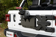 Cargar imagen en el visor de la galería, Rugged Ridge Spartacus HD Tire Carrier Kit 18-20 Jeep Wrangler JL