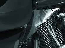 Cargar imagen en el visor de la galería, Kuryakyn Saddle Shields Heat Deflectors 97-07 Touring Smoke