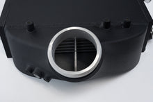 Cargar imagen en el visor de la galería, CSF 2014+ BMW M3/M4 (F8X) Top Mount Charge-Air-Cooler - Crinkle Black