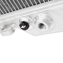 Cargar imagen en el visor de la galería, Mishimoto 03-07 Ford F250 w/ 6.0L Powerstroke Engine Aluminum Radiator