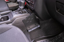 Cargar imagen en el visor de la galería, Rugged Ridge 18-22 Jeep Wrangler / Gladiator Race Radio Mount