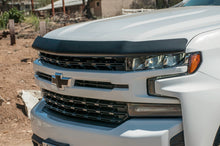 Cargar imagen en el visor de la galería, EGR 2019 Chevy 1500 Super Guard Hood Guard - Matte