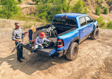 Cargar imagen en el visor de la galería, Toyota Tundra CrewMax 07-21 (caja de 5,5 pies) Retrax IX