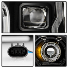 Cargar imagen en el visor de la galería, Spyder Signature 20-22 Ford F250/F350 (Halogen) Proj. Headlights - Black (PRO-YD-FS20HALSI-SEQ-BK)