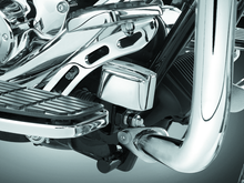 Cargar imagen en el visor de la galería, Kuryakyn Rear Master Cylinder Cover 99-07 Touring, 00-17 Softail Models Chrome