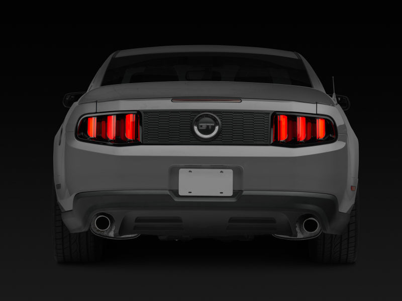 Luces traseras LED Raxiom 10-12 Ford Mustang Vector V2 - Carcasa negra brillante (lente transparente)