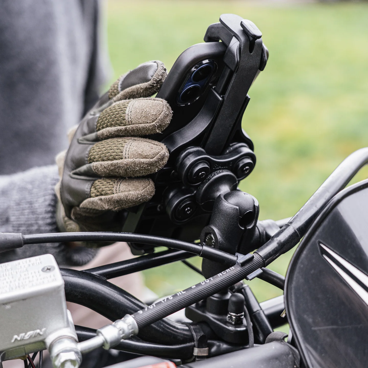 RAM Quick-Grip PRO Phone Holder w/Vibe Safe Ball (RAM-HOL-PD5BVU)