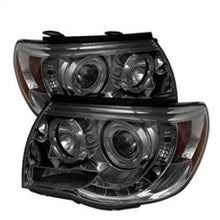 Cargar imagen en el visor de la galería, Faros delanteros de proyector Spyder Toyota Tacoma 05-11 LED Halo LED ahumados H1 alto H1 bajo PRO-YD-TT05-HL-SM