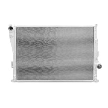 Cargar imagen en el visor de la galería, Mishimoto 01-06 BMW M3 3.2L Performance Aluminum Radiator