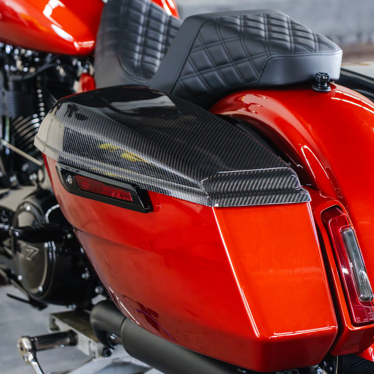 Hofmann Designs Carbon Fiber Saddlebag Lids FLH/FLT 23-25 (EX FLHR) (HDCF-6033)