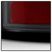 Cargar imagen en el visor de la galería, Luces traseras LED Xtune para Chevy Silverado 1500/2500/3500 99-02, color negro ALT-ON-CS99-LED-BK