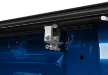 Cargar imagen en el visor de la galería, Retrax 16-18 Tacoma 5ft Double Cab RetraxONE XR