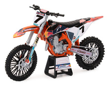 Cargar imagen en el visor de la galería, New Ray Toys KTM Red Bull 450SX-F (Aaron Plessinger #7)/ Scale - 1:12