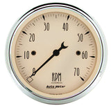 AutoMeter Traditional incandescent lighting illuminates around the perimeter of the dial