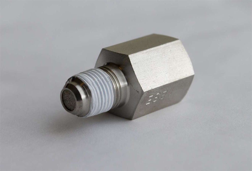 AutoMeter FITTING, SNUBBER ADAPTER, 1/8" NPT FEMALE TO 1/8" NPT MALE, SST, FOR FUEL PRESS