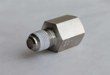 Cargar imagen en el visor de la galería, AutoMeter FITTING, SNUBBER ADAPTER, 1/8&quot; NPT FEMALE TO 1/8&quot; NPT MALE, SST, FOR FUEL PRESS