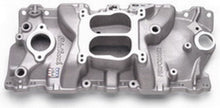 Cargar imagen en el visor de la galería, Colector de admisión SBC Performer de Edelbrock con EGR