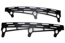 Cargar imagen en el visor de la galería, 2019 LM Spoiler Repl Brackets 90 Deg Black Pr