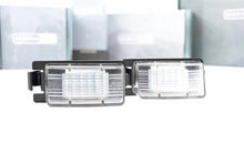 Cargar imagen en el visor de la galería, NISSAN: XB LED LICENSE PLATE LIGHTS PAIR